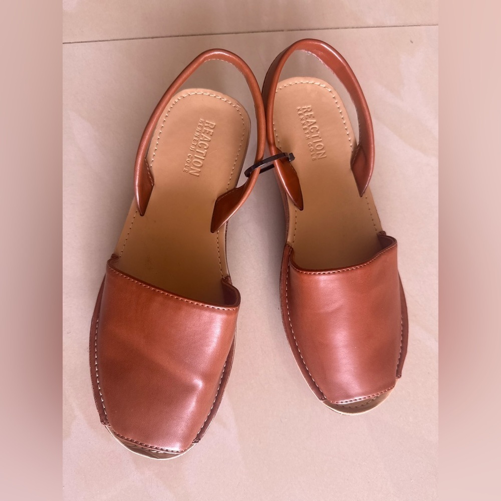 Reaction Kenneth Cole Brown 2” Platform, Peep-toe shoes 8/39 - Picture 12 of 14